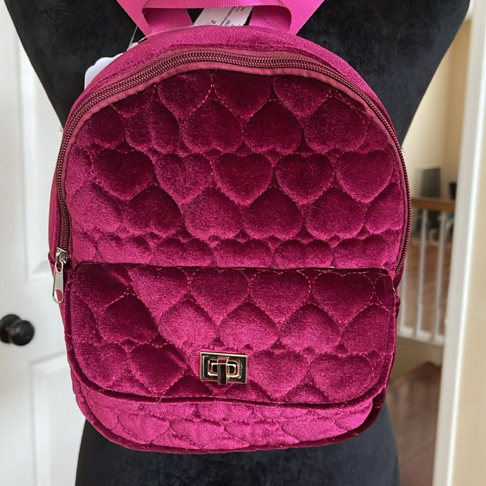 🆕 Girl Backpack 🎒 - Picture 2 of 9